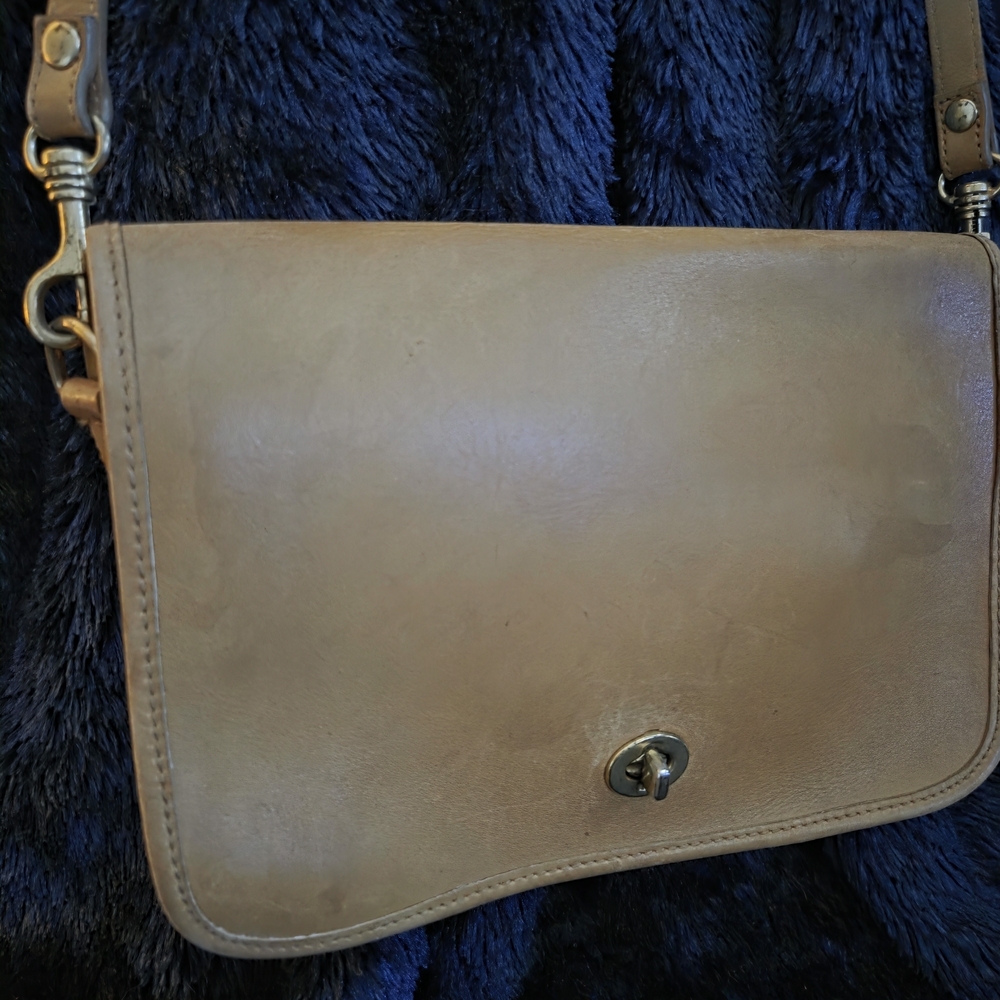 Hunt Club Genuine Leather Tan Crossbody Bag Vintage Turn Lock Purse - Picture 4 of 17